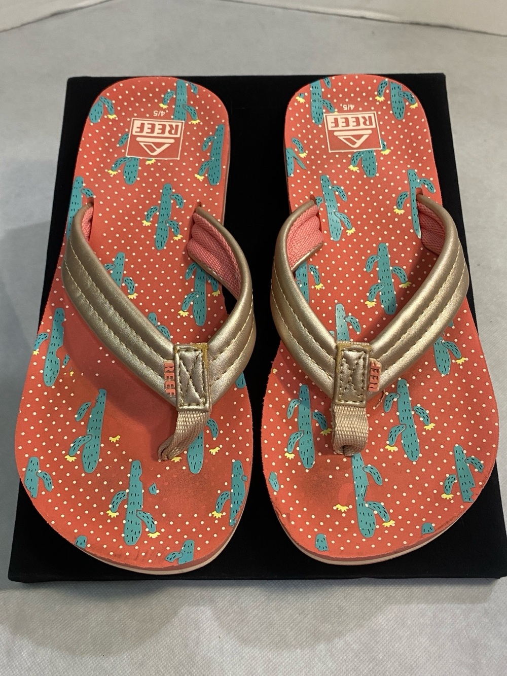 Reef Little Ahi Cactus Print Flip Flops Coral Gold Kids 4/5